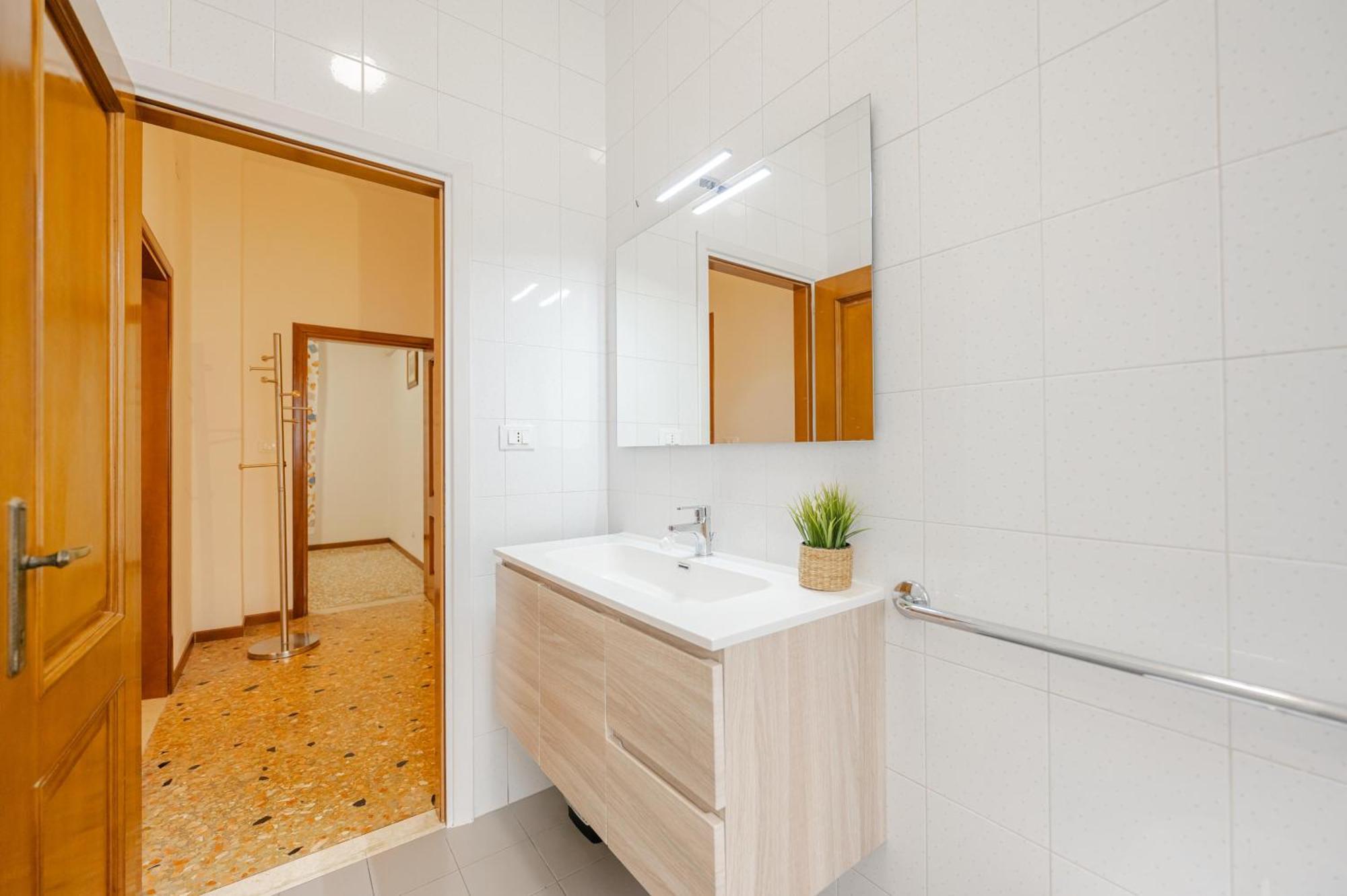 Tatiana Flat - 10 Minutes To - Mestre Train Station - Free Parking Venecia