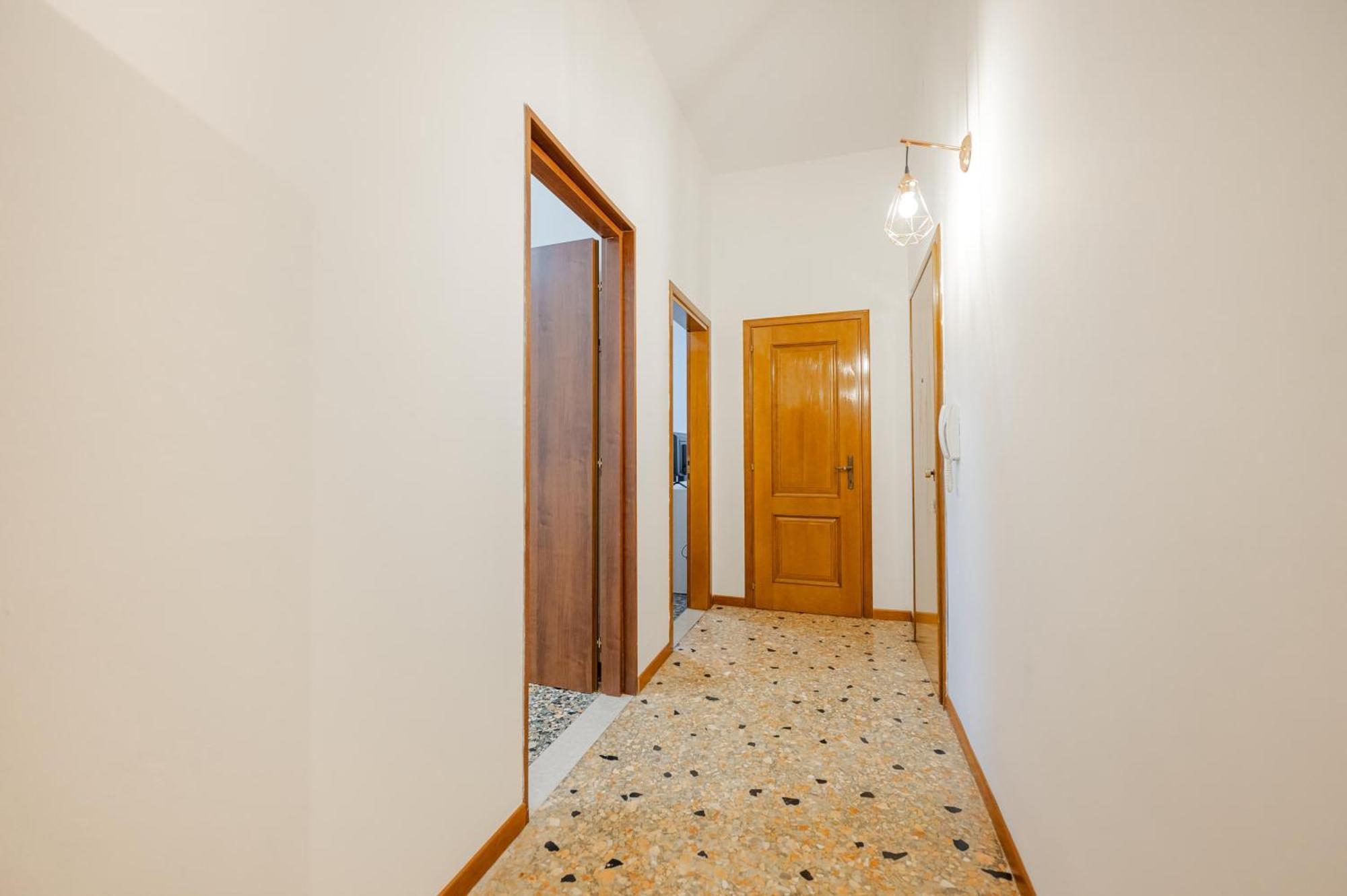 Tatiana Flat - 10 Minutes To - Mestre Train Station - Free Parking Apartment Venice
