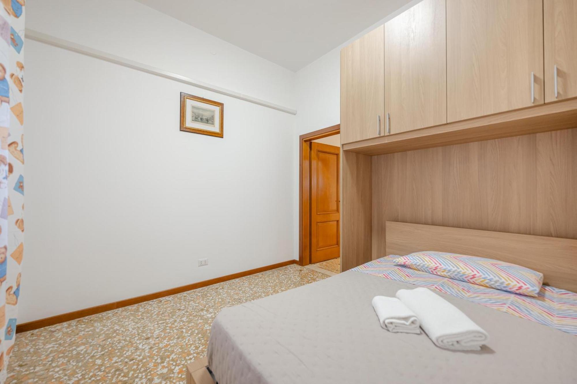 Tatiana Flat - 10 Minutes To - Mestre Train Station - Free Parking Apartamento