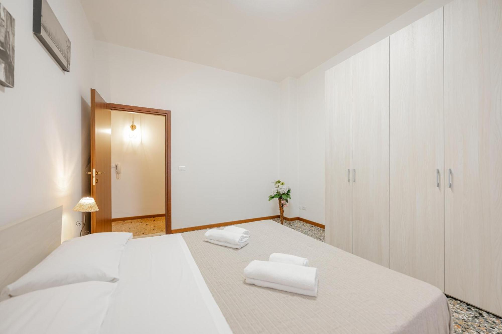 Tatiana Flat - 10 Minutes To - Mestre Train Station - Free Parking Apartamento Venecia